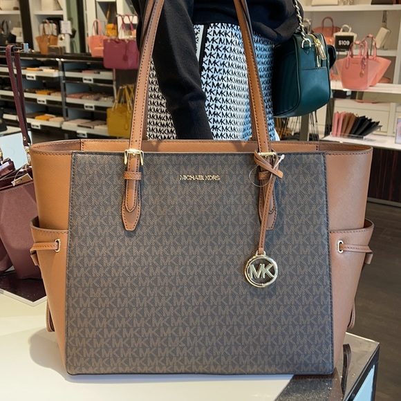 Michael Kors Gilly Travel Large Drawstring Tote - Picture 16 of 16